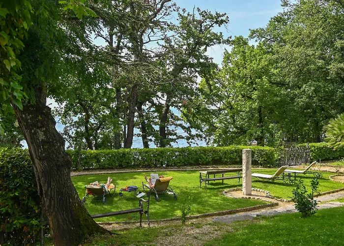 Astra Отель Ловран