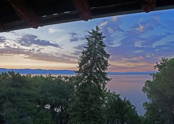 Astra Отель Ловран