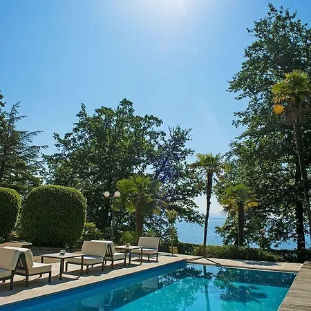 Astra Hotel 4*